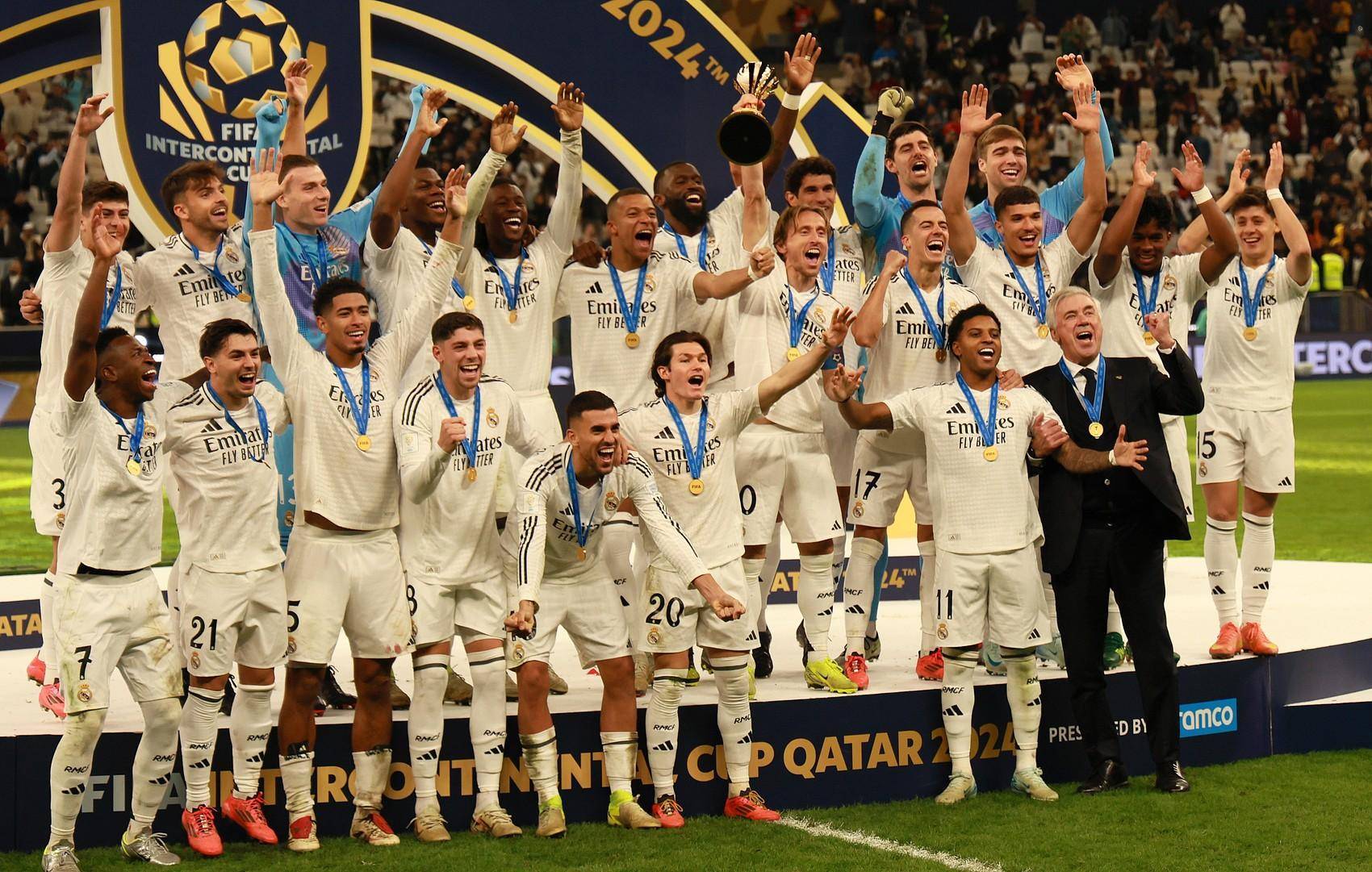 意甲奇妙世界：斯帕莱蒂与孔蒂的角色变换与霍伊伦德的惊艳表现（意甲奇境记：斯帕莱蒂与孔蒂互换剧本，霍伊伦德惊艳登场）