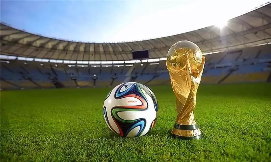 皮克：巴萨本赛季能竞争所有赛事的冠军，包括欧冠在内（皮克：本季巴萨有实力冲击各项锦标，欧冠也不例外）