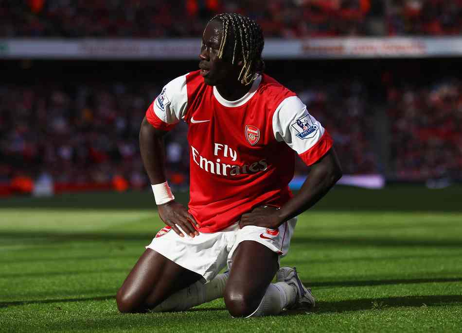 欧冠赛前穆里尼奥与两名昔日弟子重逢，并亲吻了斯内德的光头（欧冠赛前，穆里尼奥与两位旧将重逢，还亲吻了斯内德的光头）