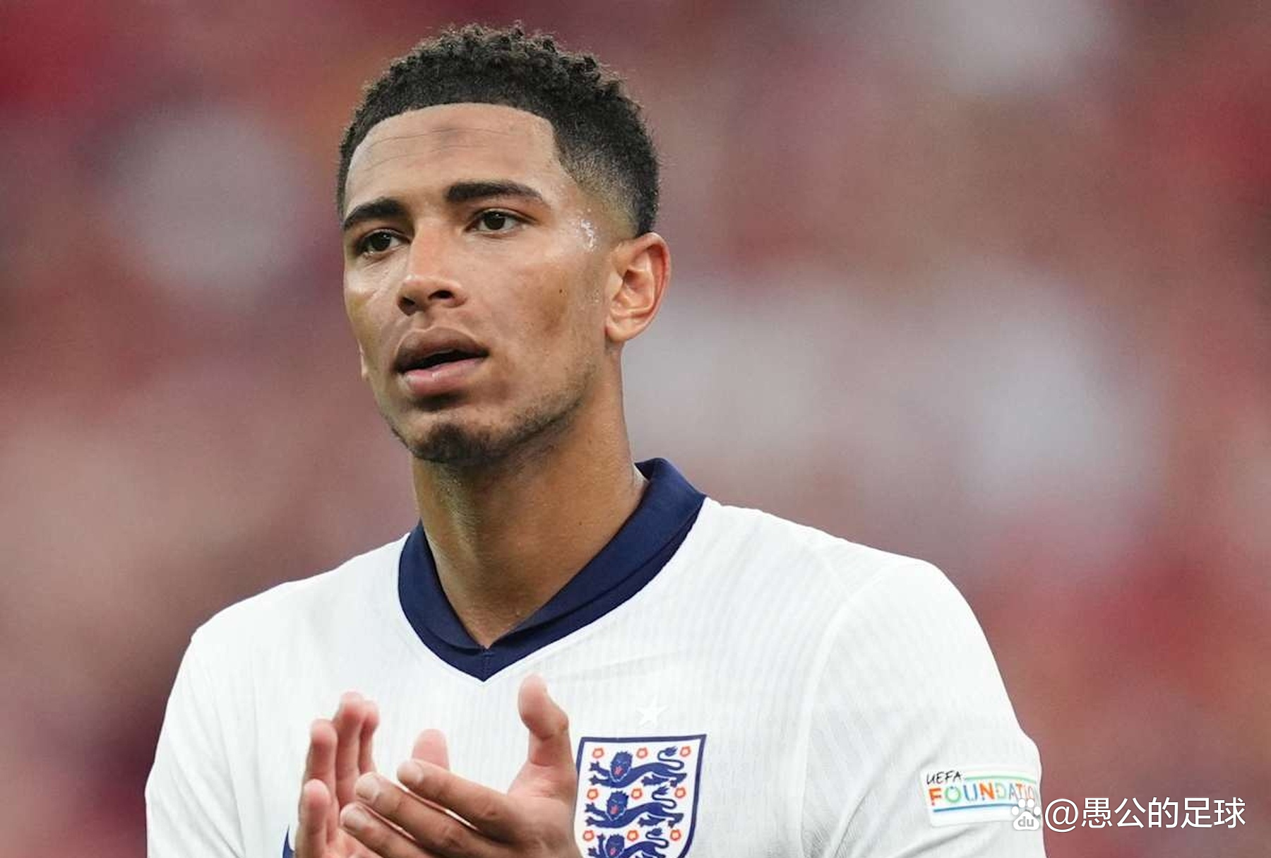 欧冠2-1逆转！巴萨天降神兵：后卫3分钟梅开二度创历史，逼近前八