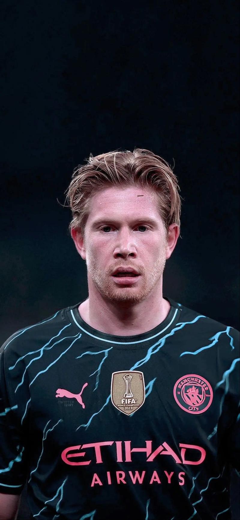 球员飞踹裁判！川超回应：加强管理，由公安机关进行调查处理（球员飞踹裁判，川超回应：强化管理并移交公安调查）