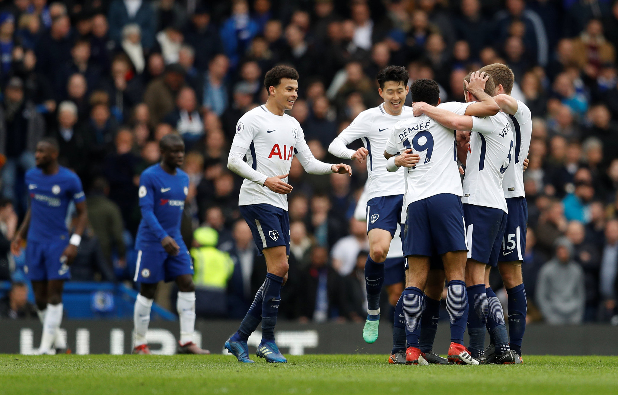 英超-纽卡斯尔联2-2热刺，戈登点射破门准绝杀罗梅罗梅开二度反绝平救主（英超：纽卡2-2热刺，戈登点射险绝杀，罗梅罗梅开二度补时扳平）