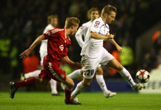 绿帽哥：迪奥曼德经纪人前往英国，与曼联商讨合同条款（绿帽哥：迪奥曼德经纪人赴英，与曼联就合同细节进行谈判）