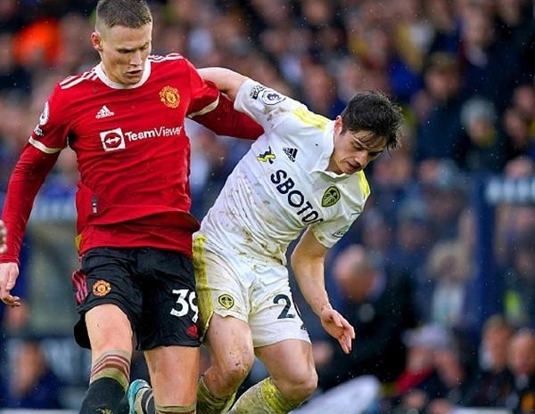 足球英超本轮最佳阵公布，新援发挥亮眼（英超本轮最佳阵容出炉，新援表现抢眼）