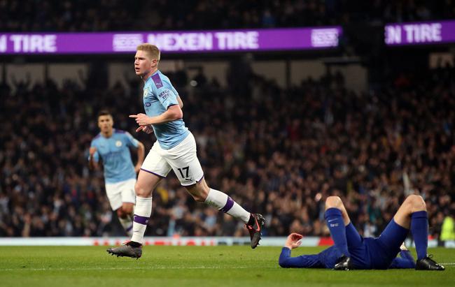 英超最新积分榜：阿森纳6分优势领跑，曼联输球排第10（英超积分最新形势：阿森纳领先6分居首，曼联告负跌至第10）