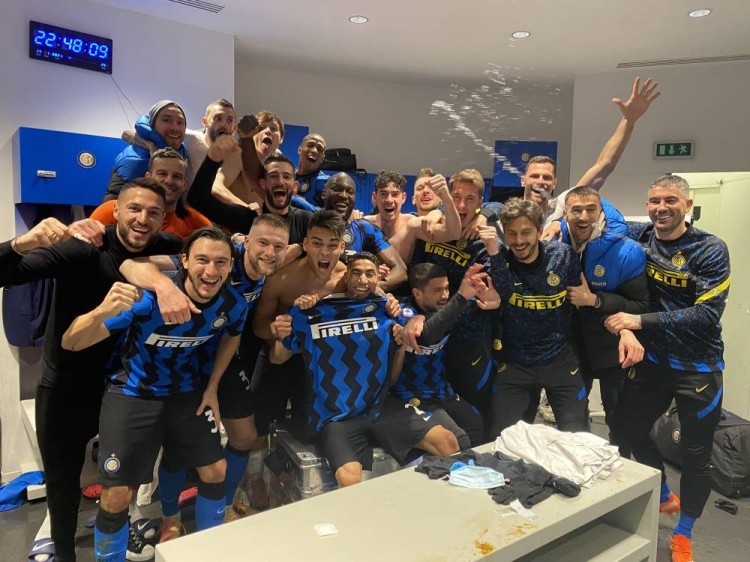 记录报：本菲卡有意冬窗以2500万欧元的转会费出售谢尔德鲁普